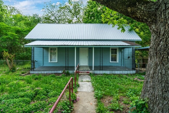 Building Photo - Move-In Ready House for Rent in Talladega!...