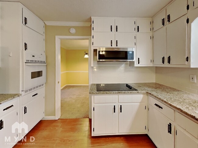 Photo - 1645 Brantford Dr