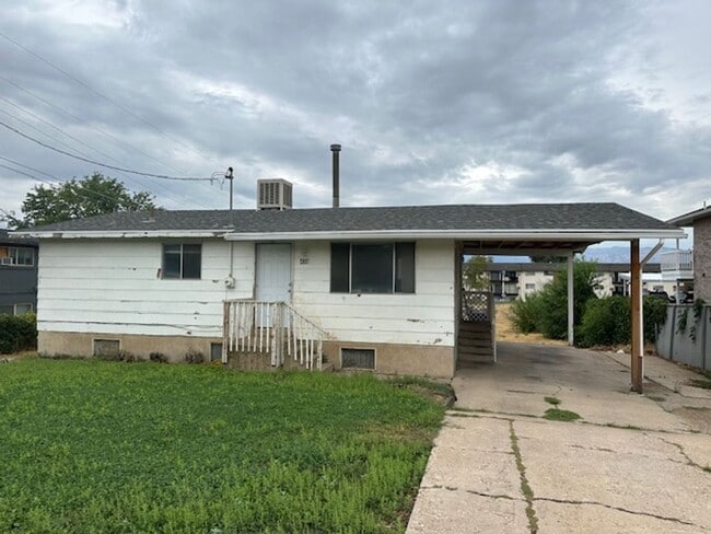 Building Photo - Newly Renovated Home in Washington Terrace...