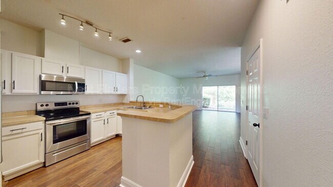 Photo - 5663 Greenland Rd