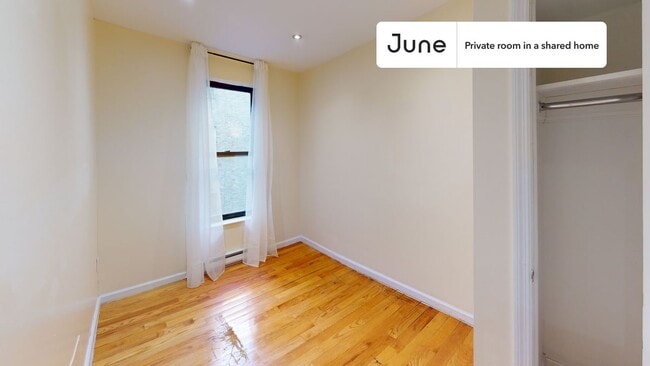 Room in Shared 6 bed/3 bath home in Upper West Side