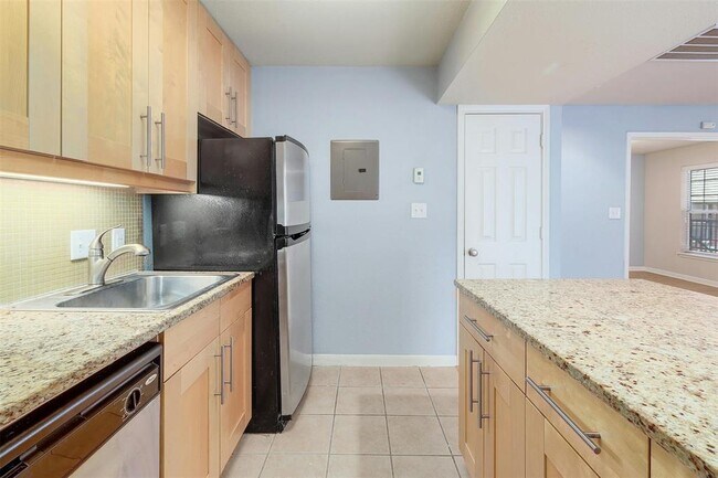 Photo - 7685 Northcross Dr Unit 624