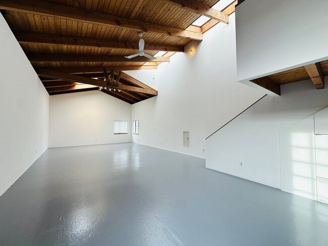 Building Photo - West Oakland 5th St Unit 1533 5th St