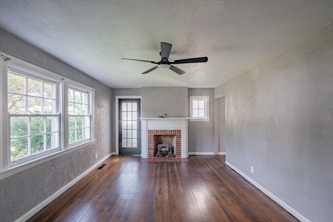Photo - 5709 Luhn Ave