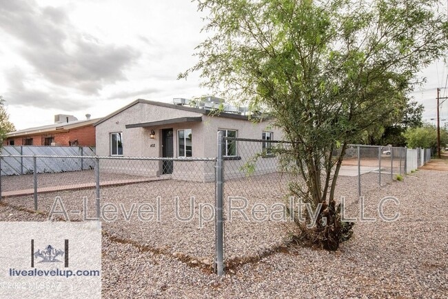 Photo - 402 E 33rd St