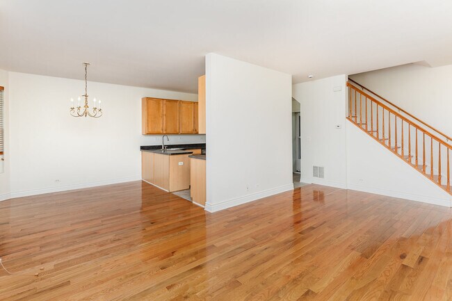 Photo - 593 Springbrook Trail N