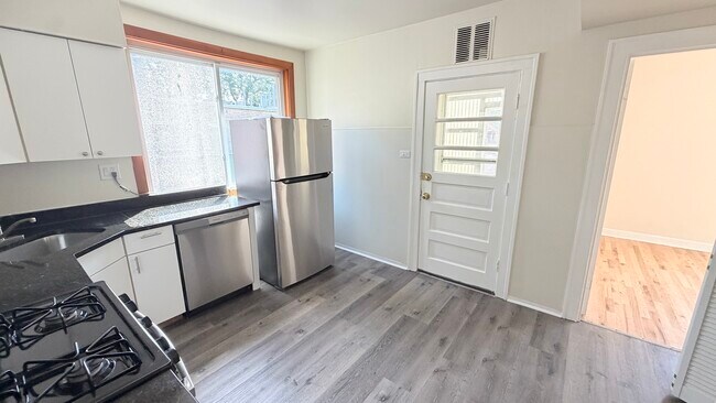 Photo - 5706 N Maplewood Ave Unit 2
