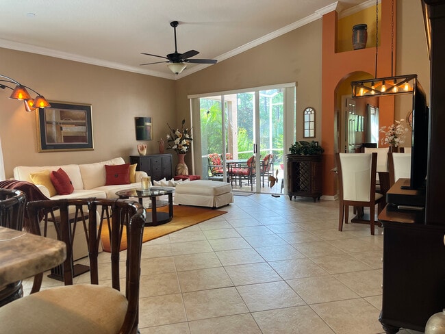 Building Photo - 329 NW Treeline Trce