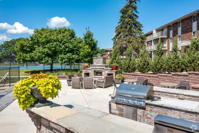 Grilling Station - The Meadows Apartments