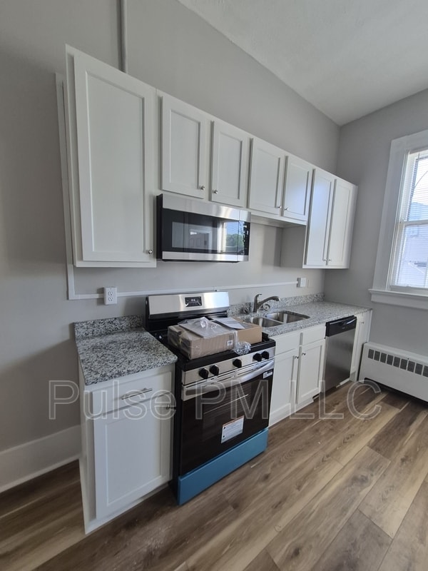 Photo - 638-640 6th Avenue - 638-2