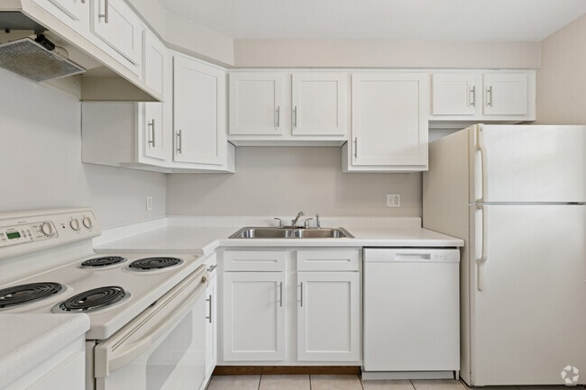 2BR, 1BA - 1,050SF - Kitchen - Cabin Hill Place