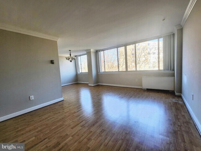 Photo - 5565 Columbia Pike Unidad 712