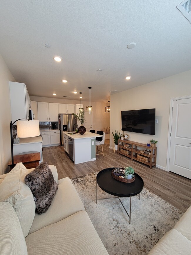 Photo - 478 Millwall Cir