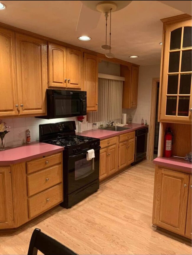 Photo - 784 Broadway