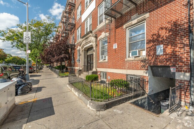 Photo - 1941-1967 65th St