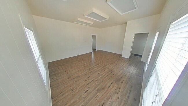 Photo - 219 S Main St Unidad 3