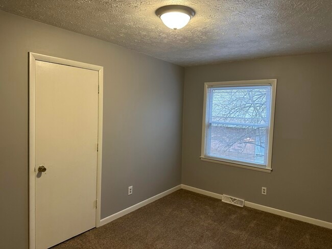 Photo - 1186 Merewood Dr