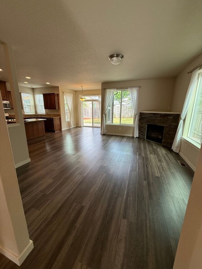 Photo - Gorgeous 4Bd/2.5Ba Craftsman Home in East Vancouver!