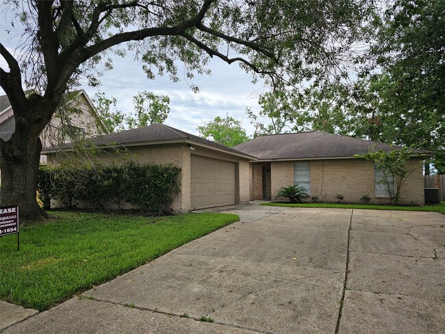 Photo - 2312 Meadow Green Dr House