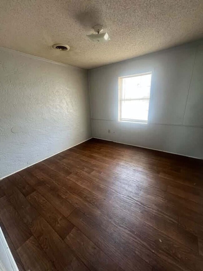3200 Proper St