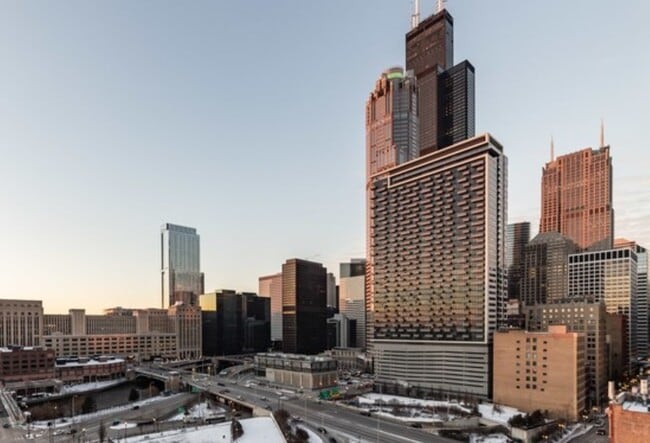 Building Photo - 235 W Van Buren St Unit 3508