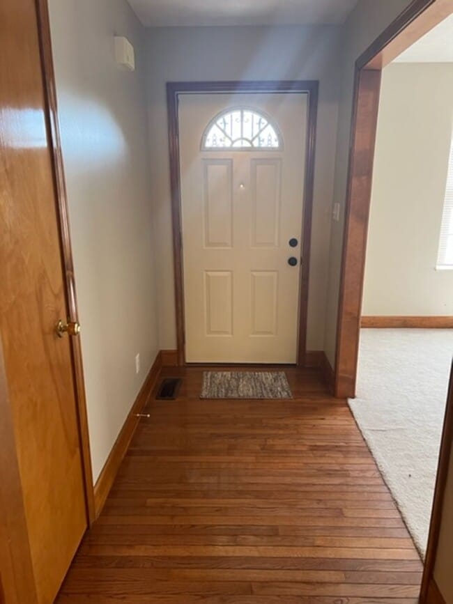 Photo - Maryville 37801 - 4 bedroom, 2.5 bath home with 2300+ SF on 1.26 acres. - Call Troy Adams (865) 2...