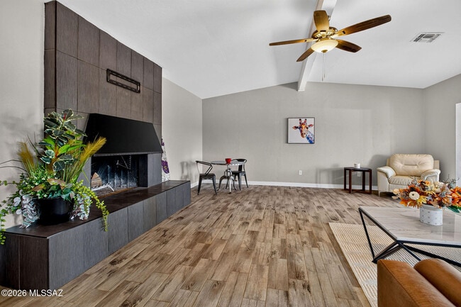 6921 N Camino Verde
