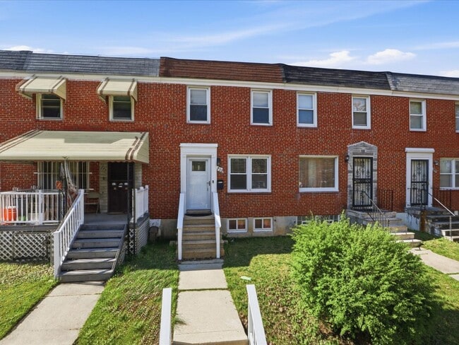 Building Photo - 2BR, 1BA Brick Front Row Home in Yale Heights