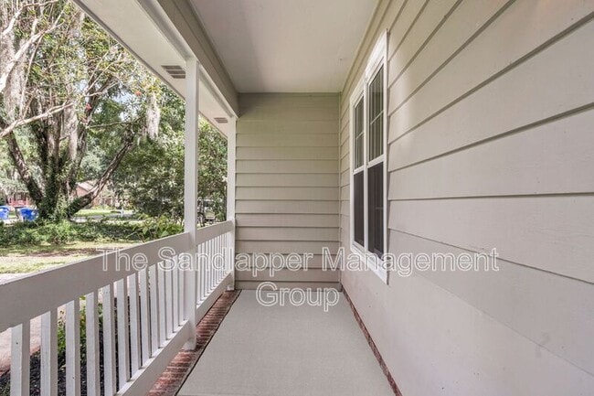 Photo - 18 Paddlecreek Ave