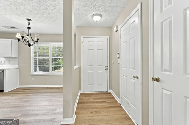 Photo - 195 Creekside Dr