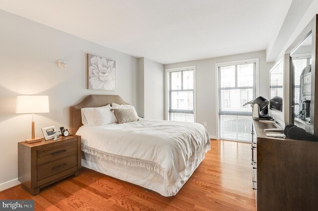 Building Photo - 616 E St NW Unit 321