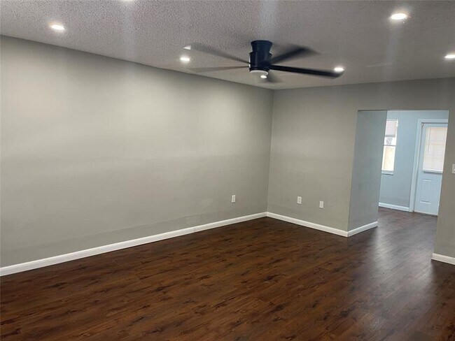 Photo - 2017 Oleander Blvd