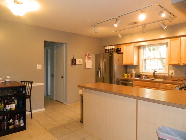 Lots of counter space in the kitchen with room for kitchenette. - 46675 Winchester Dr