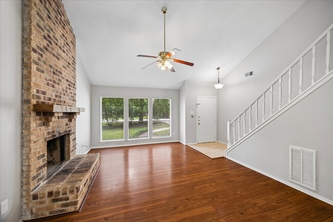 Photo - 2 Goldthread Ct