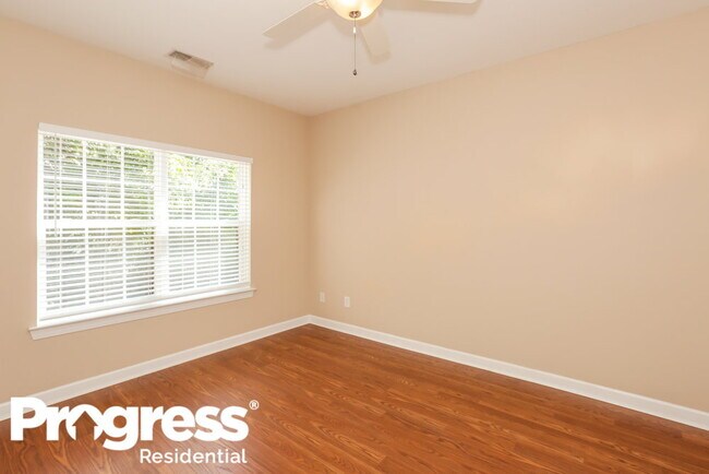 Photo - 2885 Island Point Dr NW