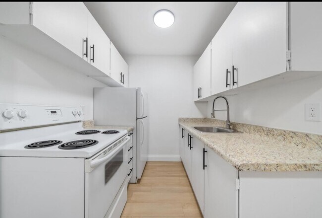 Photo - 223 Jackson St W