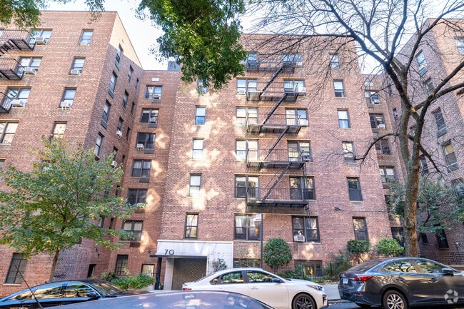 Photo - 70 Park Ter E
