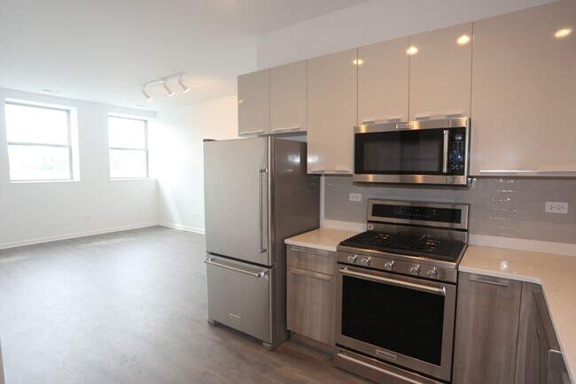 Photo - 932 W Dakin St Unit 103