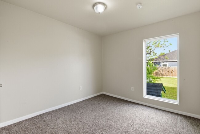 Photo - 303 Gans St