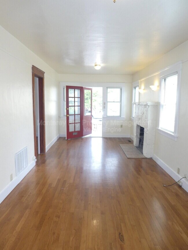 Photo - 668 Van Buren St