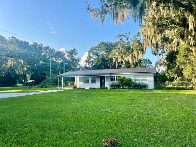 Building Photo - Country Living! 2 Bedroom Lithia