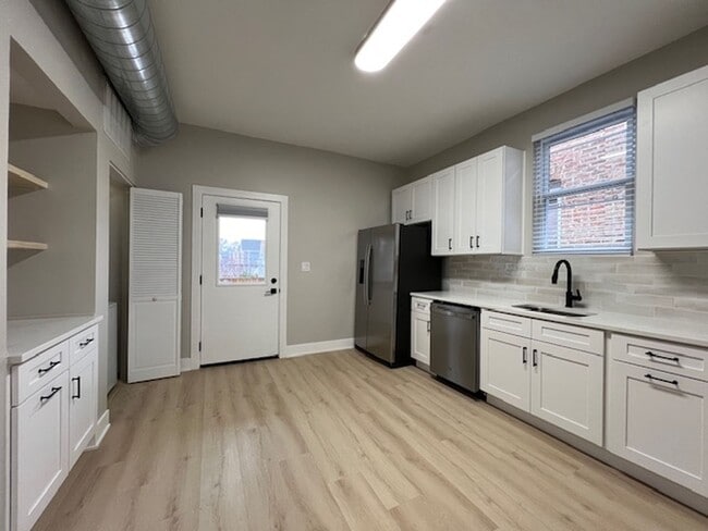 Photo - 3640 W Fullerton Ave