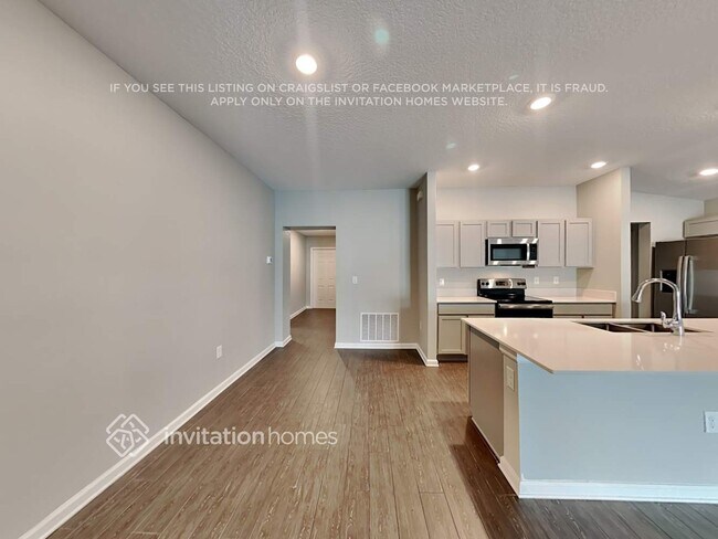 Photo - 936 Caitlin Loop