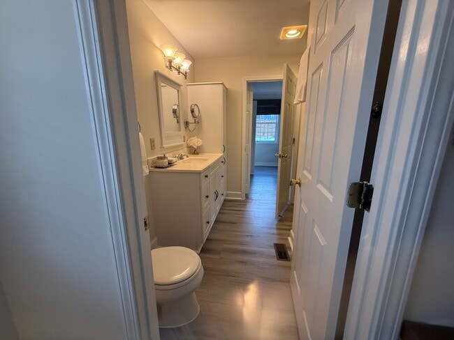 Photo - 1417 Clifton Ln