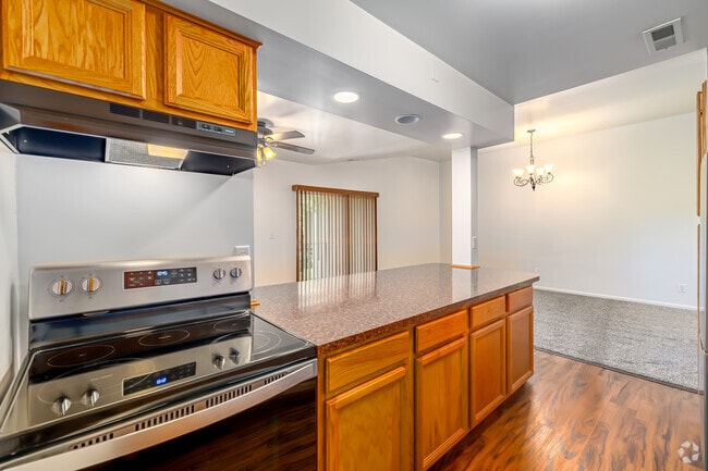 2BR, 1BA - 975SF - Kitchen