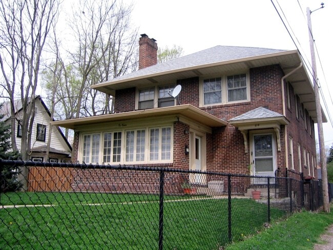 Building Photo - 612 E 46th St Unit 612 E 46th Street