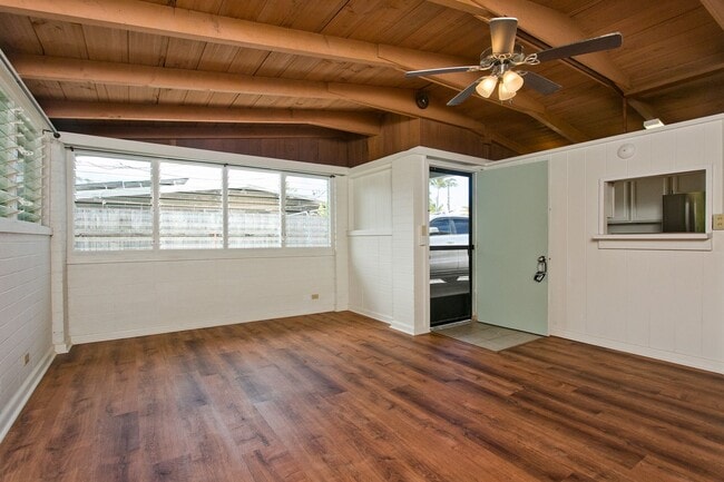 Building Photo - Kailua Pet Friendly - 3 bedroom, 1 bathroom Rental