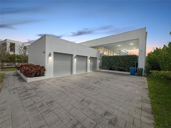 Building Photo - 16582 Botaniko Dr S