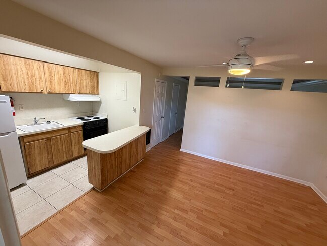 Photo - 421 S Hyer Ave