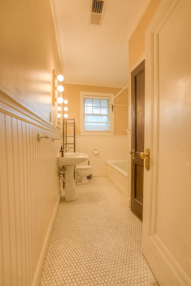 Photo - 296 N. Willett Unit Upstairs